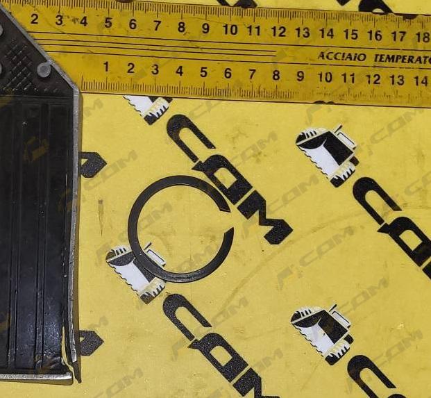 Кольцо стопорное промежуточного вала КПП 19198