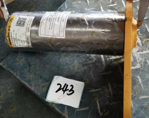 Палец крепления рычага ковша к коромыслу d=80 L=240 LG855B (ОРИГИНАЛ) 30811001295/LG855BⅣ.11.06