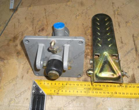 Педаль тормоза с тормозным клапаном (XM60D-3514002) CDM LG853.08.09