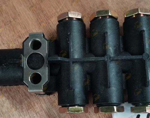 Кран тормозной HOWO T5G/C7H SITRAK WG9000361404